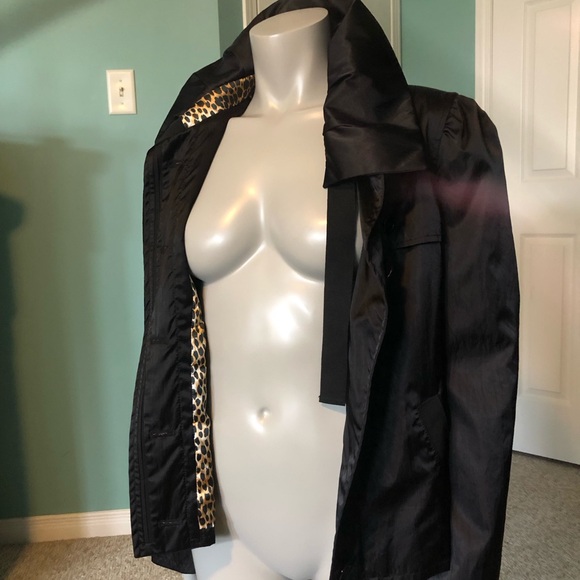 Authentic Dolce and Gabbana Short black shiny jacket with ruffle collar - Picture 9 of 13